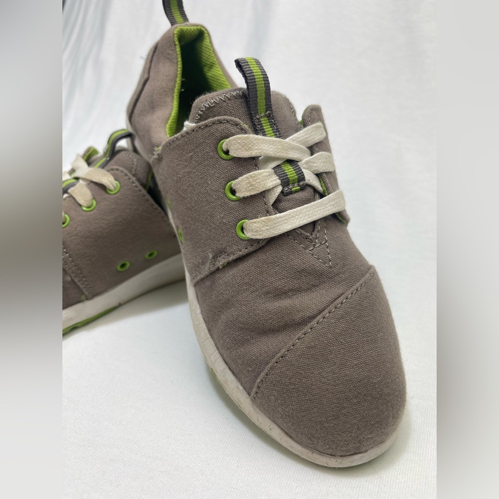 TOMS Tan and Green Slip-On Lace Up Shoes size Big Kid 4 - Picture 2 of 5